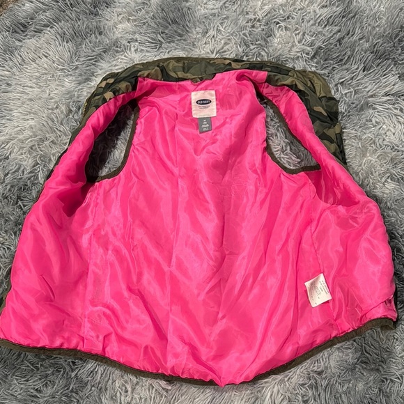 Old Navy Green and Pink Quilted Camouflage Top - Picture 4 of 5
